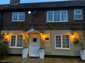 2 Bed Cosy Cottage - Central Bawtry - High End Furnishings